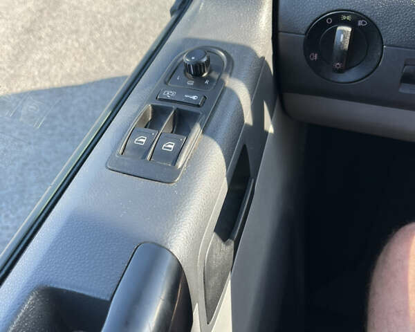 Білий Фольксваген Transporter, об'ємом двигуна 1.9 л та пробігом 350 тис. км за 9200 $, фото 2 на Automoto.ua