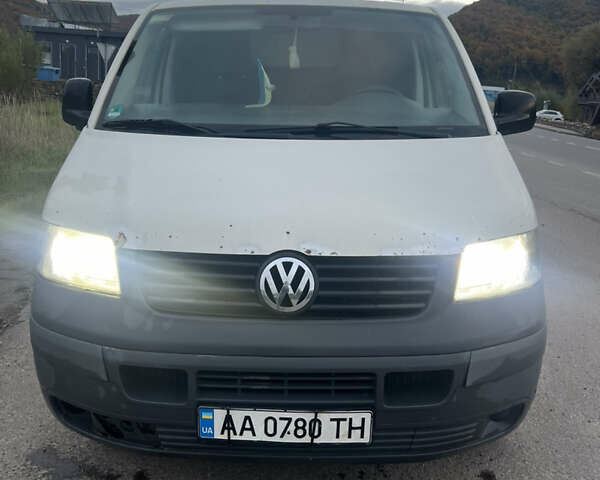 Белый Фольксваген Transporter, объемом двигателя 2.46 л и пробегом 445 тыс. км за 5900 $, фото 1 на Automoto.ua