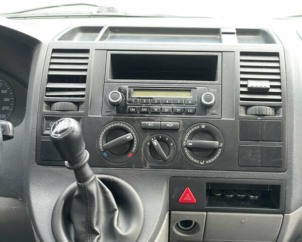 Белый Фольксваген Transporter, объемом двигателя 2.5 л и пробегом 420 тыс. км за 6800 $, фото 10 на Automoto.ua