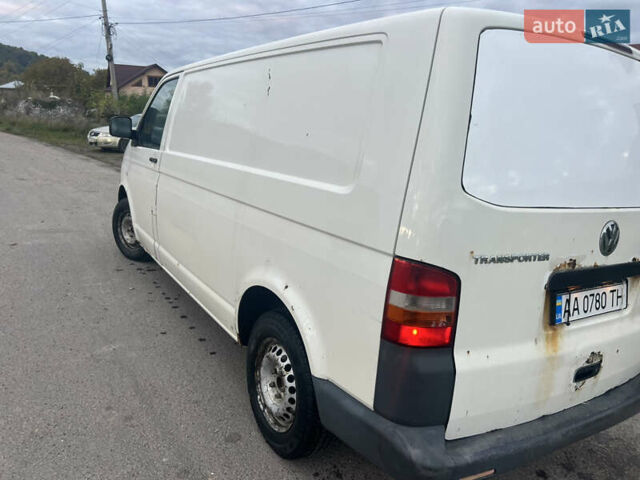 Белый Фольксваген Transporter, объемом двигателя 2.46 л и пробегом 445 тыс. км за 5900 $, фото 2 на Automoto.ua