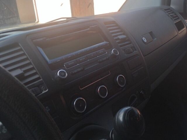 Белый Фольксваген Transporter, объемом двигателя 2 л и пробегом 230 тыс. км за 12829 $, фото 5 на Automoto.ua