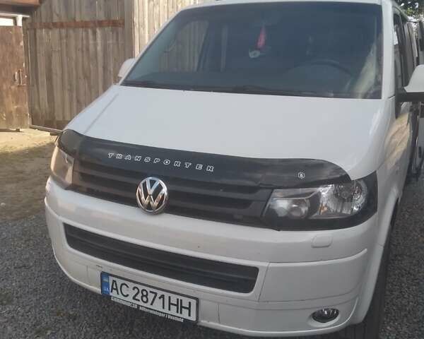 Білий Фольксваген Transporter, об'ємом двигуна 2 л та пробігом 230 тис. км за 13421 $, фото 1 на Automoto.ua