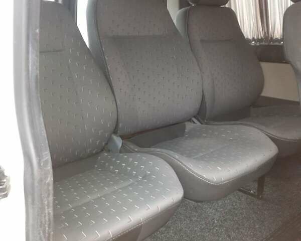 Белый Фольксваген Transporter, объемом двигателя 2 л и пробегом 355 тыс. км за 9800 $, фото 1 на Automoto.ua