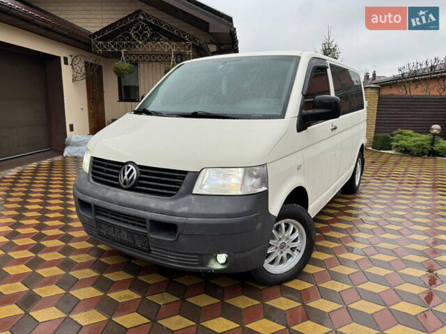 Белый Фольксваген Transporter, объемом двигателя 2.5 л и пробегом 269 тыс. км за 10600 $, фото 1 на Automoto.ua