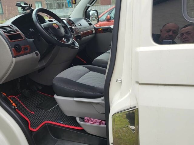 Білий Фольксваген Transporter, об'ємом двигуна 0 л та пробігом 300 тис. км за 10500 $, фото 3 на Automoto.ua
