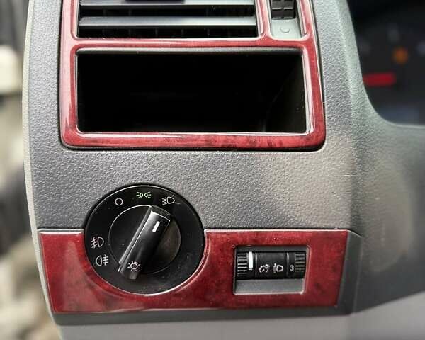 Білий Фольксваген Transporter, об'ємом двигуна 1.97 л та пробігом 318 тис. км за 9800 $, фото 15 на Automoto.ua