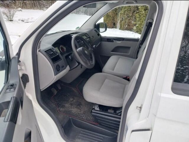 Білий Фольксваген Transporter, об'ємом двигуна 2 л та пробігом 230 тис. км за 4900 $, фото 8 на Automoto.ua