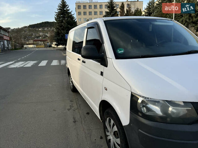 Белый Фольксваген Transporter, объемом двигателя 1.97 л и пробегом 425 тыс. км за 10000 $, фото 5 на Automoto.ua