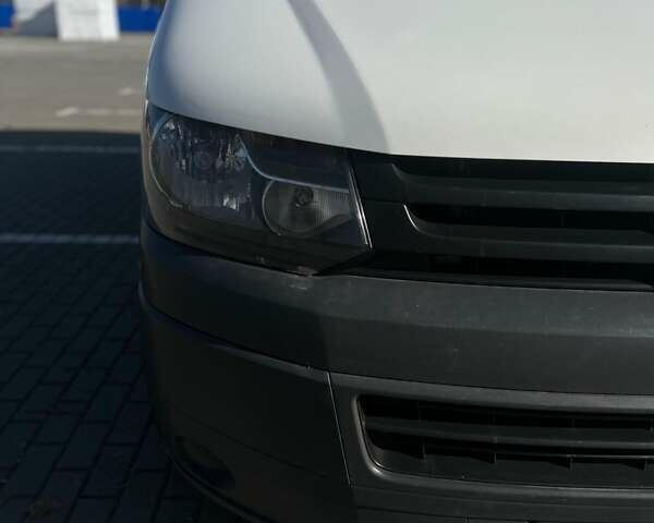 Білий Фольксваген Transporter, об'ємом двигуна 1.97 л та пробігом 406 тис. км за 12000 $, фото 1 на Automoto.ua