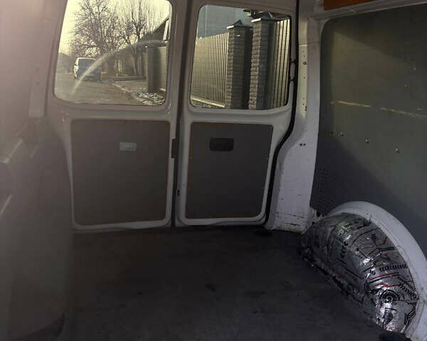 Белый Фольксваген Transporter, объемом двигателя 2 л и пробегом 370 тыс. км за 11000 $, фото 5 на Automoto.ua