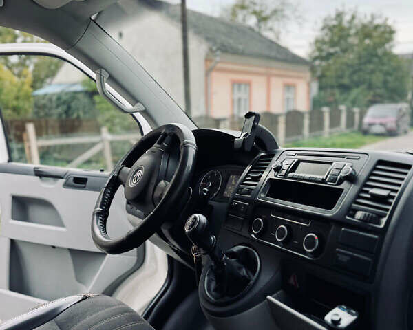 Белый Фольксваген Transporter, объемом двигателя 2 л и пробегом 312 тыс. км за 12700 $, фото 29 на Automoto.ua