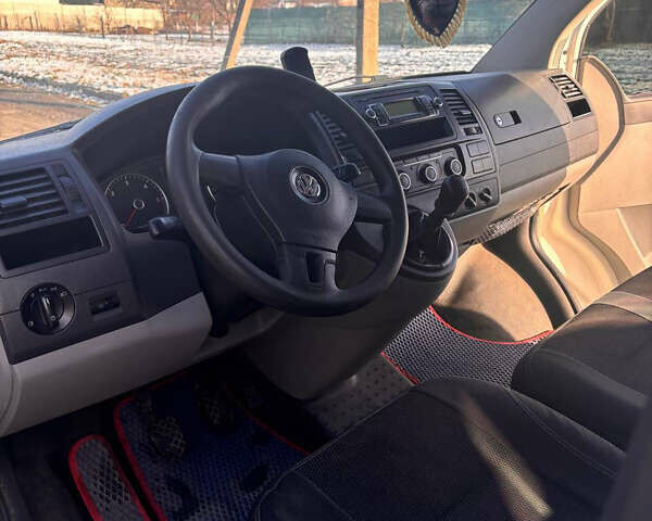 Белый Фольксваген Transporter, объемом двигателя 2 л и пробегом 370 тыс. км за 11000 $, фото 3 на Automoto.ua