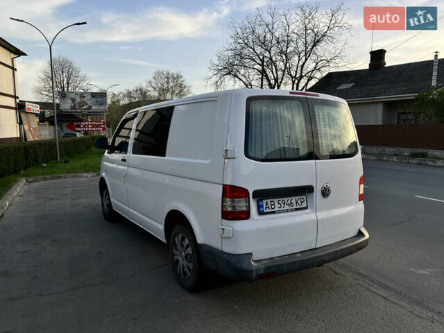 Белый Фольксваген Transporter, объемом двигателя 1.97 л и пробегом 425 тыс. км за 10000 $, фото 2 на Automoto.ua