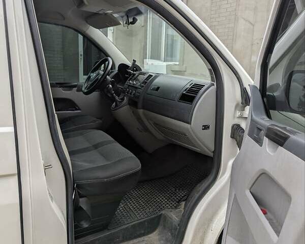 Белый Фольксваген Transporter, объемом двигателя 2 л и пробегом 347 тыс. км за 10700 $, фото 4 на Automoto.ua
