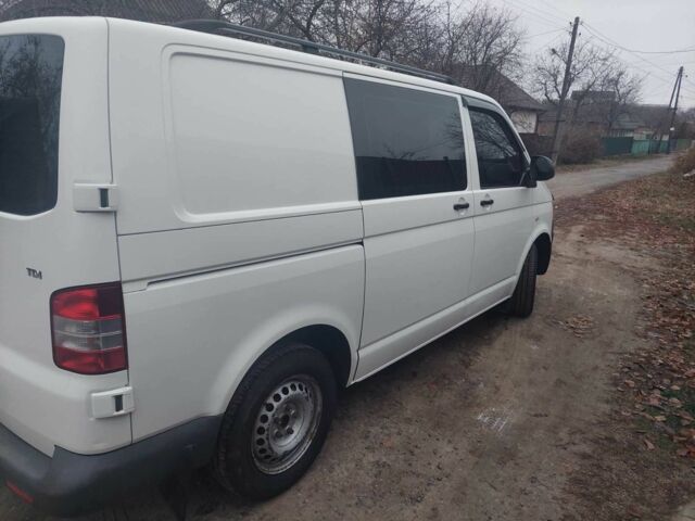 Белый Фольксваген Transporter, объемом двигателя 2 л и пробегом 281 тыс. км за 11500 $, фото 3 на Automoto.ua