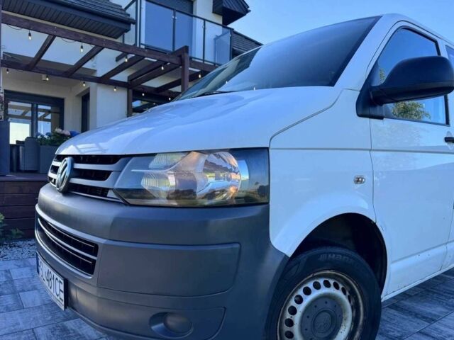 Белый Фольксваген Transporter, объемом двигателя 2 л и пробегом 243 тыс. км за 7200 $, фото 2 на Automoto.ua