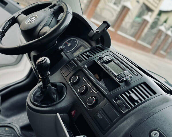 Белый Фольксваген Transporter, объемом двигателя 2 л и пробегом 312 тыс. км за 12700 $, фото 64 на Automoto.ua