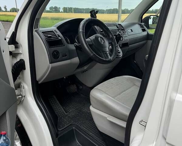 Белый Фольксваген Transporter, объемом двигателя 2 л и пробегом 379 тыс. км за 14200 $, фото 4 на Automoto.ua