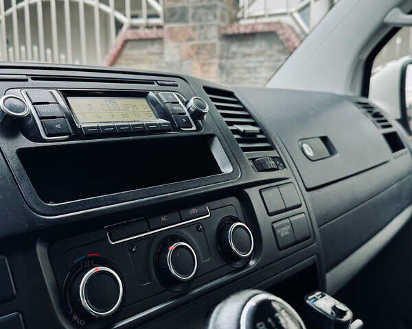 Белый Фольксваген Transporter, объемом двигателя 2 л и пробегом 312 тыс. км за 12700 $, фото 7 на Automoto.ua
