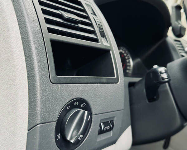 Белый Фольксваген Transporter, объемом двигателя 2 л и пробегом 312 тыс. км за 12700 $, фото 43 на Automoto.ua