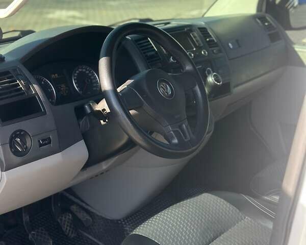 Білий Фольксваген Transporter, об'ємом двигуна 1.97 л та пробігом 406 тис. км за 12000 $, фото 9 на Automoto.ua