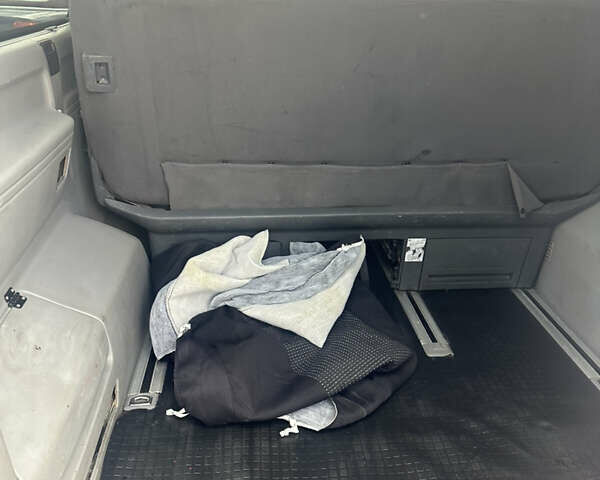 Білий Фольксваген Transporter, об'ємом двигуна 2 л та пробігом 280 тис. км за 10777 $, фото 4 на Automoto.ua