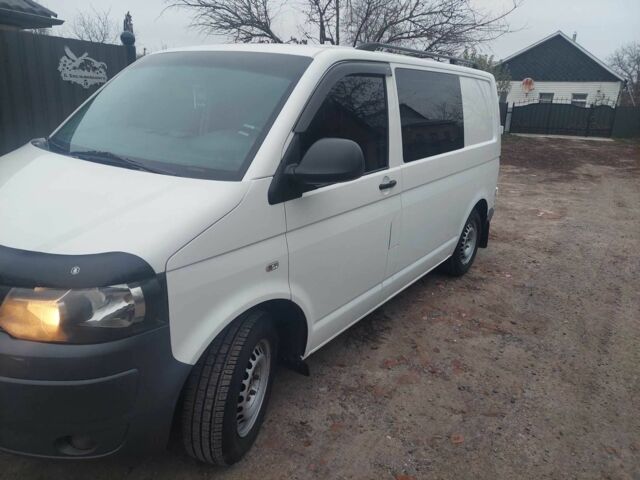 Белый Фольксваген Transporter, объемом двигателя 2 л и пробегом 281 тыс. км за 11500 $, фото 2 на Automoto.ua