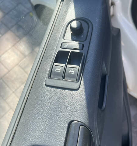 Белый Фольксваген Transporter, объемом двигателя 1.97 л и пробегом 329 тыс. км за 12500 $, фото 20 на Automoto.ua