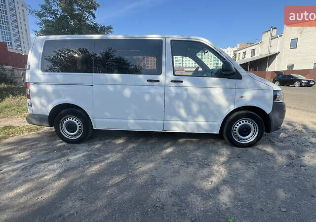 Белый Фольксваген Transporter, объемом двигателя 1.97 л и пробегом 329 тыс. км за 14000 $, фото 3 на Automoto.ua