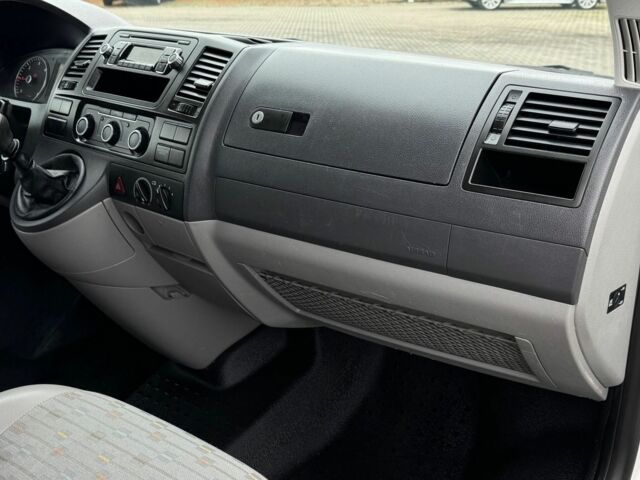 Білий Фольксваген Transporter, об'ємом двигуна 2 л та пробігом 227 тис. км за 9300 $, фото 23 на Automoto.ua