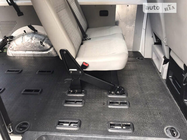 Білий Фольксваген Transporter, об'ємом двигуна 2 л та пробігом 282 тис. км за 15000 $, фото 12 на Automoto.ua