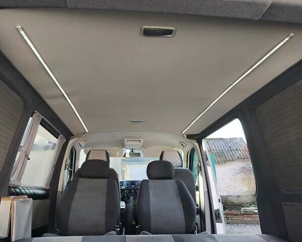 Белый Фольксваген Transporter, объемом двигателя 2 л и пробегом 440 тыс. км за 16500 $, фото 28 на Automoto.ua