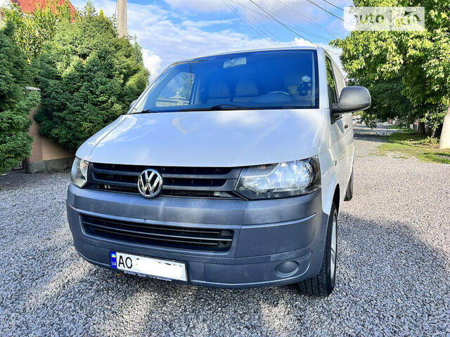 Білий Фольксваген Transporter, об'ємом двигуна 2 л та пробігом 290 тис. км за 14200 $, фото 4 на Automoto.ua
