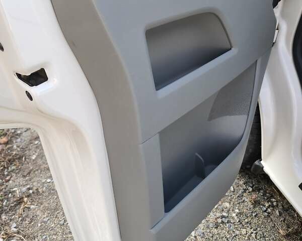 Белый Фольксваген Transporter, объемом двигателя 2 л и пробегом 440 тыс. км за 16500 $, фото 14 на Automoto.ua