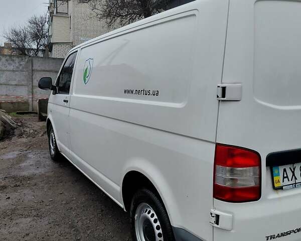 Белый Фольксваген Transporter, объемом двигателя 2 л и пробегом 495 тыс. км за 10000 $, фото 2 на Automoto.ua