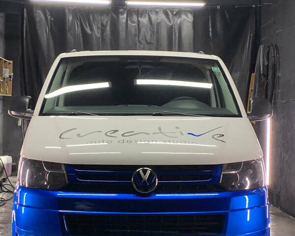 Белый Фольксваген Transporter, объемом двигателя 2 л и пробегом 227 тыс. км за 14500 $, фото 1 на Automoto.ua