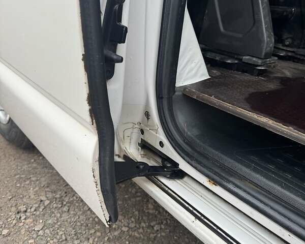 Белый Фольксваген Transporter, объемом двигателя 2 л и пробегом 290 тыс. км за 13500 $, фото 15 на Automoto.ua