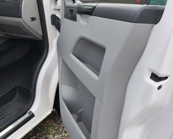 Белый Фольксваген Transporter, объемом двигателя 2 л и пробегом 440 тыс. км за 16500 $, фото 19 на Automoto.ua