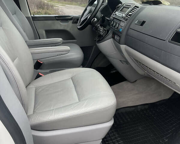 Белый Фольксваген Transporter, объемом двигателя 1.97 л и пробегом 255 тыс. км за 17000 $, фото 11 на Automoto.ua