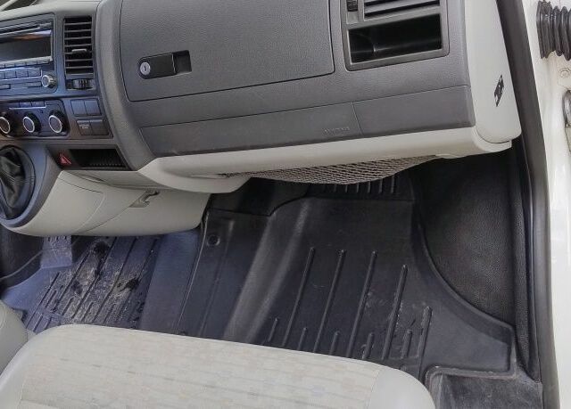 Білий Фольксваген Transporter, об'ємом двигуна 2 л та пробігом 380 тис. км за 12500 $, фото 15 на Automoto.ua