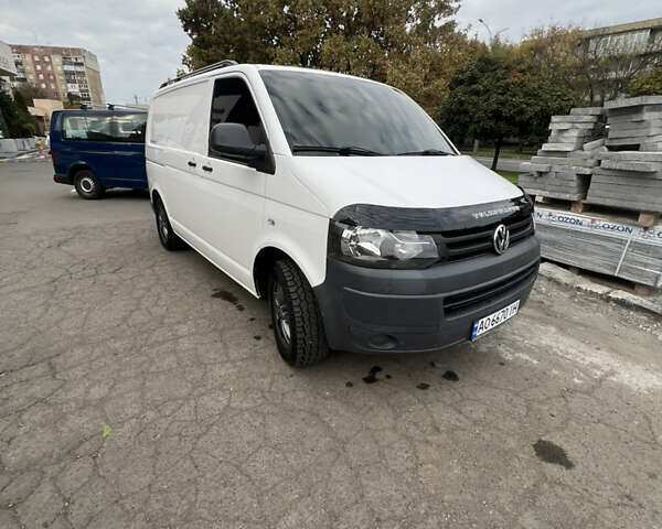 Білий Фольксваген Transporter, об'ємом двигуна 2 л та пробігом 380 тис. км за 11500 $, фото 4 на Automoto.ua