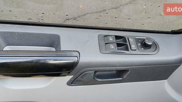 Білий Фольксваген Transporter, об'ємом двигуна 2 л та пробігом 380 тис. км за 12500 $, фото 10 на Automoto.ua