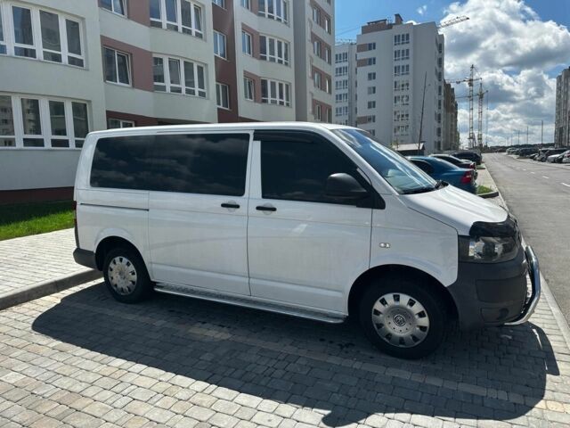 Білий Фольксваген Transporter, об'ємом двигуна 2 л та пробігом 290 тис. км за 15000 $, фото 1 на Automoto.ua