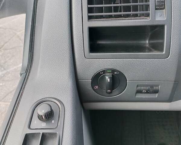 Белый Фольксваген Transporter, объемом двигателя 1.97 л и пробегом 275 тыс. км за 15800 $, фото 8 на Automoto.ua