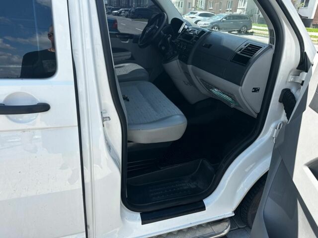 Білий Фольксваген Transporter, об'ємом двигуна 2 л та пробігом 290 тис. км за 15000 $, фото 2 на Automoto.ua