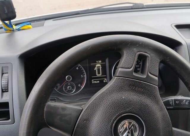 Білий Фольксваген Transporter, об'ємом двигуна 2 л та пробігом 380 тис. км за 12500 $, фото 4 на Automoto.ua