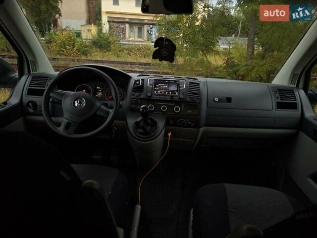 Белый Фольксваген Transporter, объемом двигателя 2 л и пробегом 208 тыс. км за 17554 $, фото 3 на Automoto.ua
