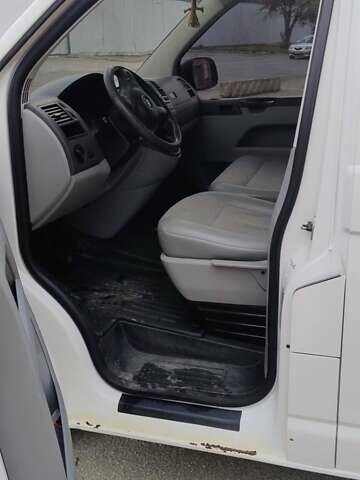 Білий Фольксваген Transporter, об'ємом двигуна 2 л та пробігом 380 тис. км за 12500 $, фото 11 на Automoto.ua