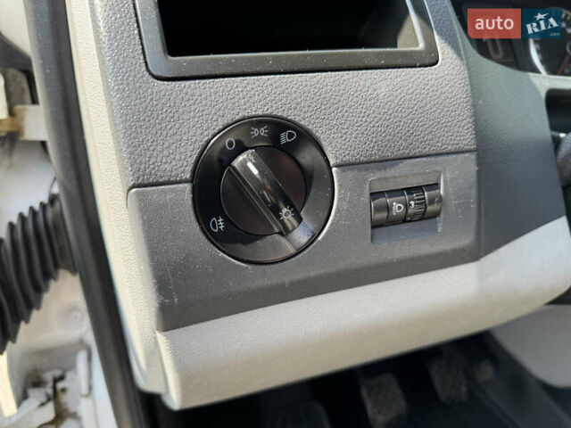 Білий Фольксваген Transporter, об'ємом двигуна 2 л та пробігом 191 тис. км за 17499 $, фото 16 на Automoto.ua