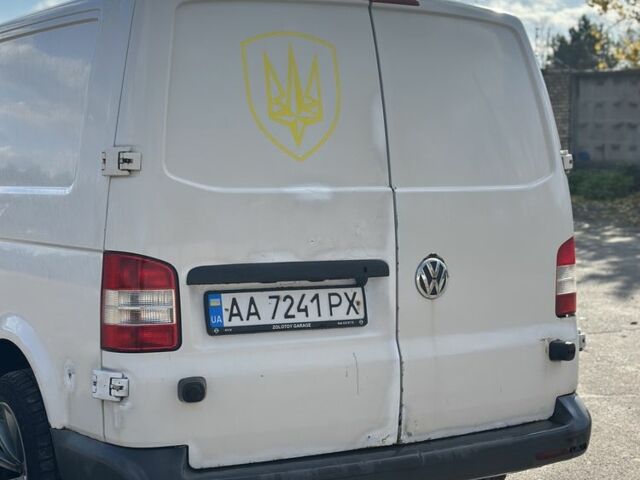 Белый Фольксваген Transporter, объемом двигателя 2 л и пробегом 466 тыс. км за 10000 $, фото 2 на Automoto.ua